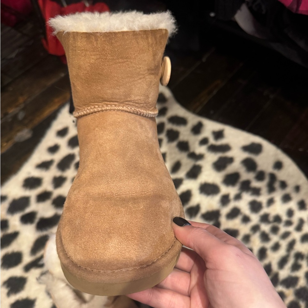 Ugg Mini Bailey Button 2 - image 3